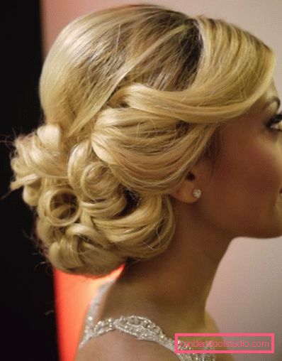 Beautiful and simple hairstyles for the holiday