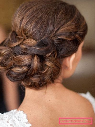 Beautiful and simple hairstyles for the holiday