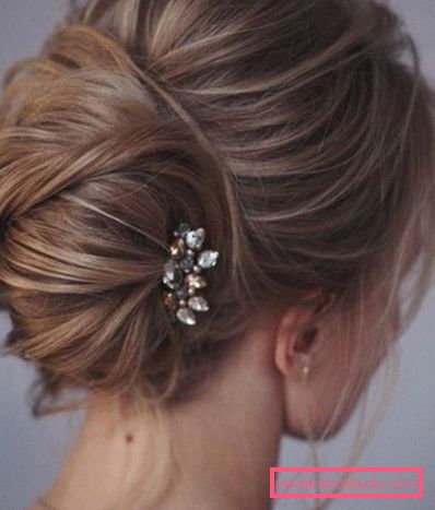 Beautiful and simple hairstyles for the holiday