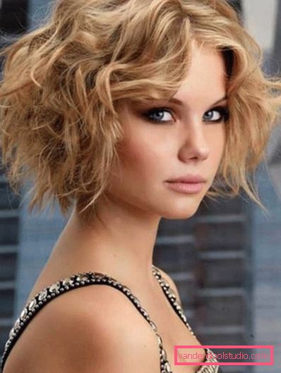 Beautiful and simple hairstyles for the holiday