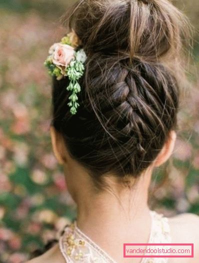 Beautiful and simple hairstyles for the holiday