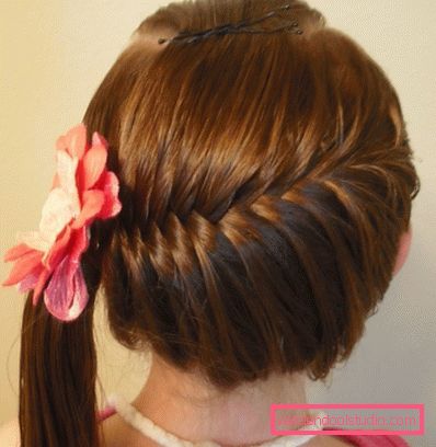 Beautiful and simple hairstyles for the holiday