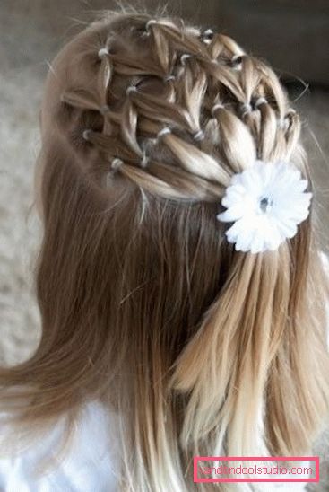 Beautiful and simple hairstyles for the holiday