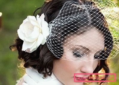 bride with a veil and curly locks