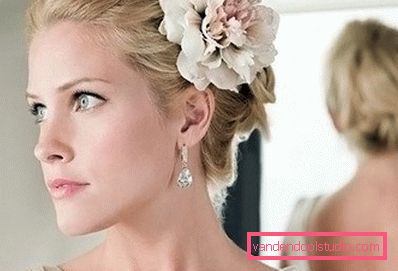 short bridal hair decorated with flower