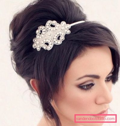 Hairstyles for prom on medium hair Light and beautiful hairstyles for prom for medium hair