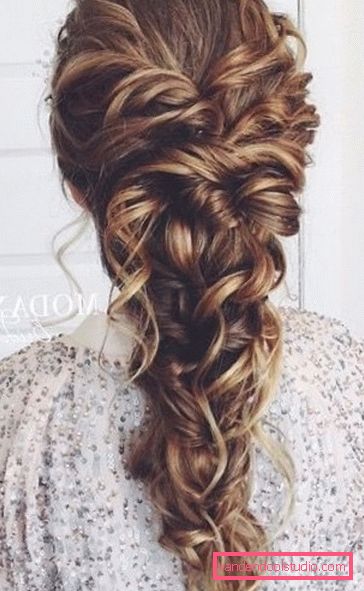 Hairstyles for prom on medium hair Light and beautiful hairstyles for prom for medium hair