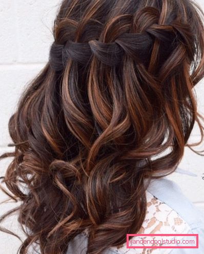 Hairstyles for prom on medium hair Light and beautiful hairstyles for prom for medium hair
