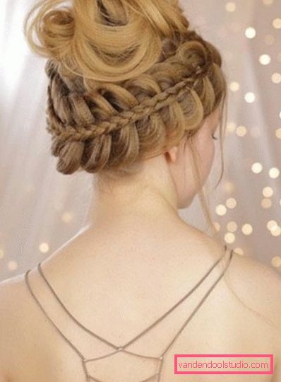 Hairstyles for prom on medium hair Light and beautiful hairstyles for prom for medium hair