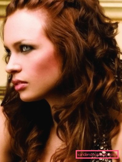 Hairstyles for prom on medium hair Light and beautiful hairstyles for prom for medium hair