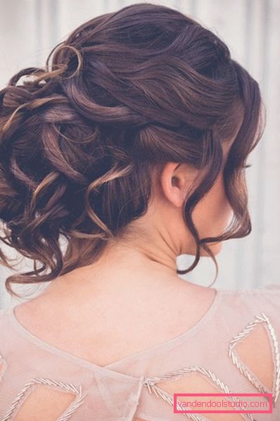 Hairstyles for prom on medium hair Light and beautiful hairstyles for prom for medium hair