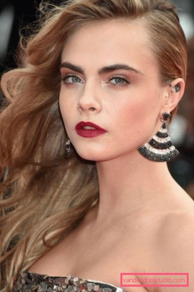 Hairstyles for prom on medium hair Light and beautiful hairstyles for prom for medium hair