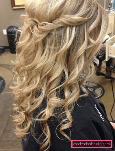 Hairstyles for prom on medium hair Light and beautiful hairstyles for prom for medium hair