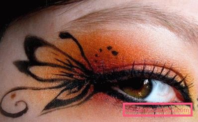 eye makeup with a beautiful pattern