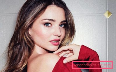 Miranda Kerr with pink lipstick Miranda Kerr with pink lipstick