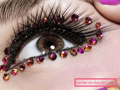 Crystals glued around the eyes Crystals glued around the eyes