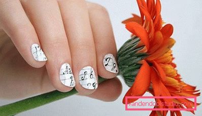 print with letters on the nails print with letters on the nails