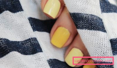 varnish of ocher color in autumn manicure 2014