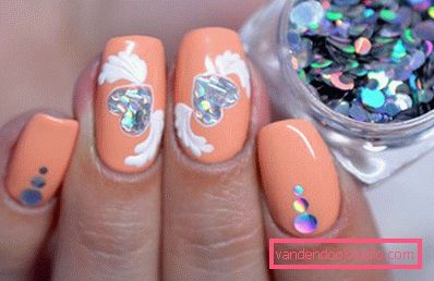 Manicure with camoufooks