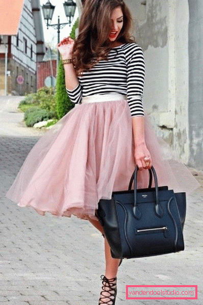 Fashionable fluffy skirts