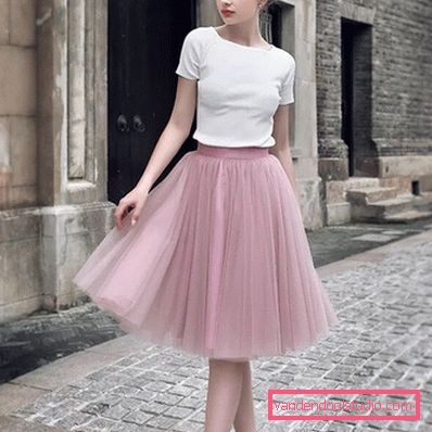 Fashionable fluffy skirts