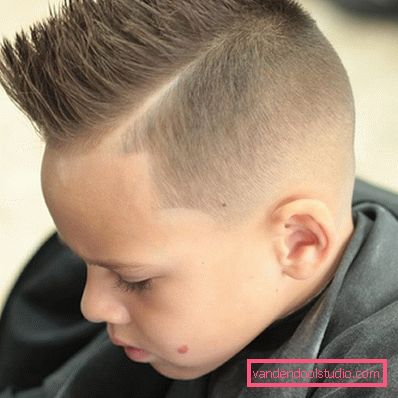 Trendy hairstyles on the side for boys with parting 2019