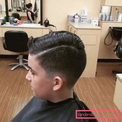 Trendy hairstyles on the side for boys with parting 2019