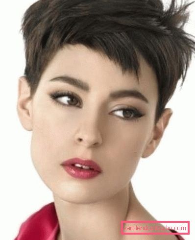 Fashionable haircuts for an oval face 2019