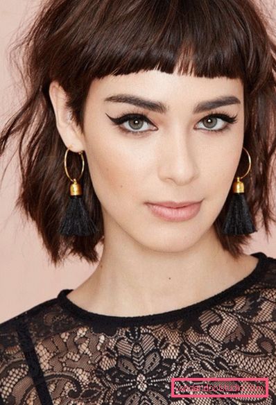 Fashionable haircuts for an oval face 2019