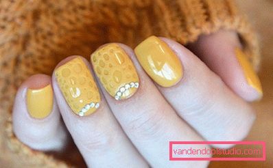 Beautiful manicure for the season autumn-winter 2019-2020