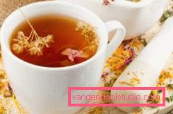 Chamomile hair rinsing