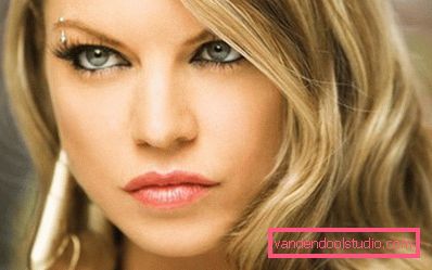 barbell over Fergie's eye barbell over Fergie's eye