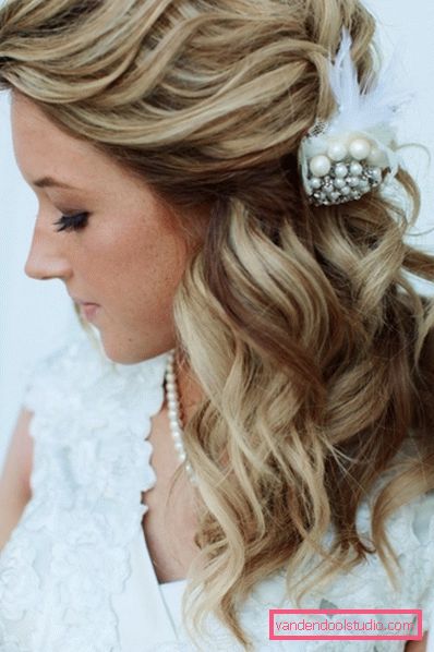 Hairstyles with curls on medium hair Hairstyles for medium hair with curls - styling options for a holiday and prom