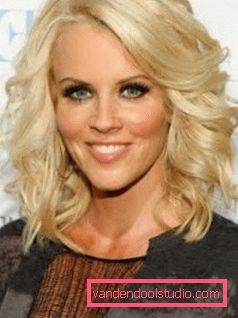 Hairstyles with curls on medium hair Hairstyles for medium hair with curls - styling options for a holiday and prom