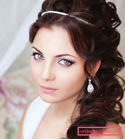 Hairstyles with curls on medium hair Hairstyles for medium hair with curls - styling options for a holiday and prom