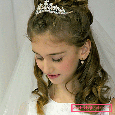 Hairstyles with tiara for girls - top 10 styling with a crown