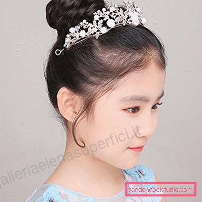 Hairstyles with tiara for girls - top 10 styling with a crown