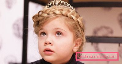 Hairstyles with tiara for girls - top 10 styling with a crown