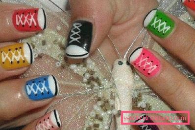 Actual drawings on nails with varnish