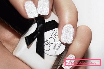 Fashionable white manicure