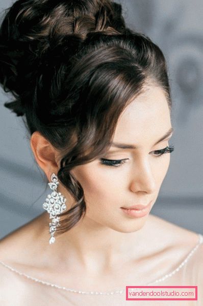 Wedding hairstyle bun Wedding hairstyle high and low bun with a veil and without it