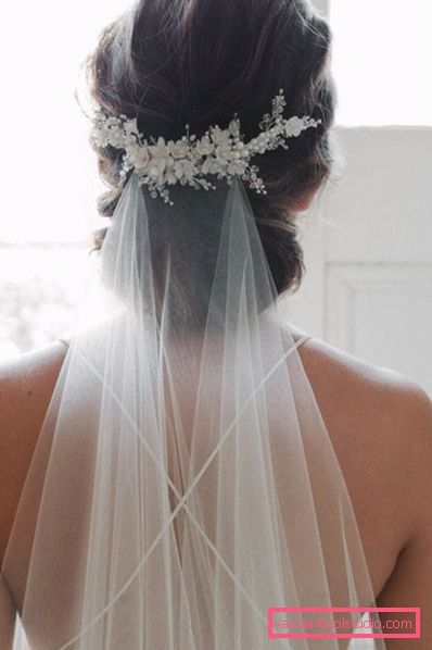 Wedding hairstyle high and low bun with a veil and without it