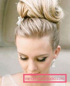 Wedding hairstyle high and low bun with a veil and without it