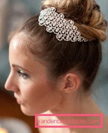 Wedding hairstyle high and low bun with a veil and without it