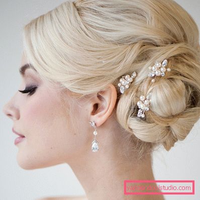 Wedding hairstyle high and low bun with a veil and without it