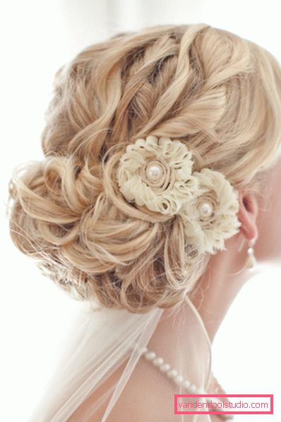 Wedding hairstyle high and low bun with a veil and without it