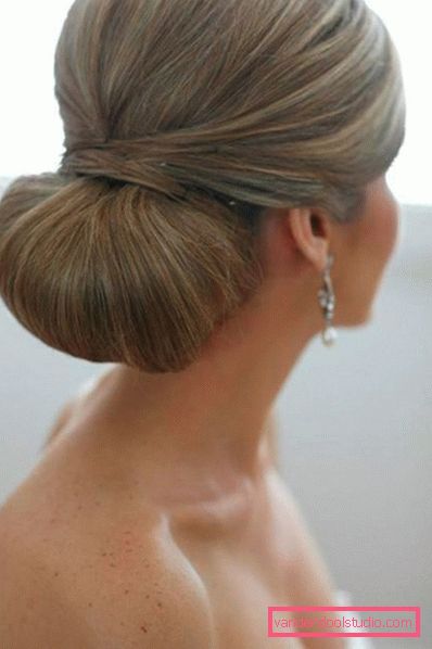Wedding hairstyle high and low bun with a veil and without it