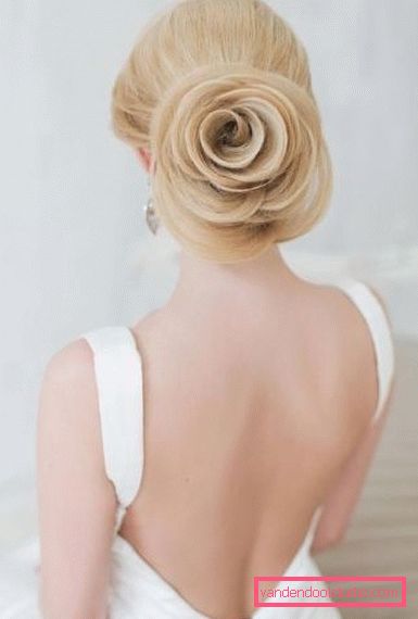 Wedding hairstyle high and low bun with a veil and without it