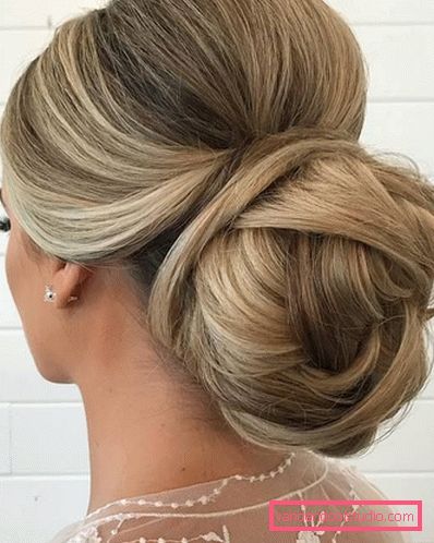 Wedding hairstyle high and low bun with a veil and without it