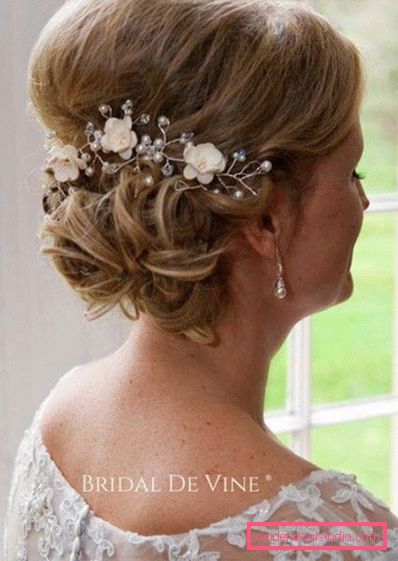 Wedding hairstyle high and low bun with a veil and without it